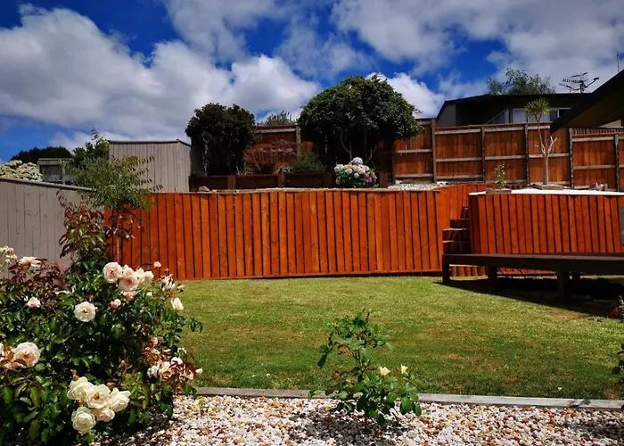 Spacious Utuhina Holiday House
